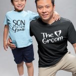 T-SHIRT POUR LES TOUS PETITS FILS DE LA CHAMBRE<br><div class="desc">Pour le marié qui a un jeune fils, habillez-le en t-shirt assorti au reste de la fête de mariage. Texte dit FILS du GROOM. Le même texte et la même couleur se répètent sur le dos de ce t-shirt. Le texte est une image qui permet de modifier la couleur à...</div>