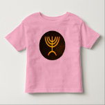 T-shirt Pour Les Tous Petits Flamme de Menorah<br><div class="desc">Un rendu numérique de la menorah juive à sept branches (hébreu : מְ וֹ נ רָ ‎). La menorah à sept branches, utilisée dans le sanctuaire portatif mis en place par Moïse dans le désert et plus tard dans le Temple de Jérusalem, est un symbole du judaïsme depuis des temps...</div>