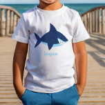 T-shirt Pour Les Tous Petits Fun Blue Shark<br><div class="desc">Ce T-shirt Fun Blue Shark Toddler présente un design de requin audacieux et ludique en bleu vif,  parfait pour les petits qui aiment l'aventure! Le graphisme accrocheur ajoute une touche de fantaisie,  ce qui en fait une pièce exceptionnelle pour toute occasion décontractée ou thématique.</div>