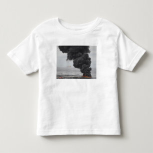 T-shirt Pour Les Tous Petits Gathered a concentré des brûlures d'huile