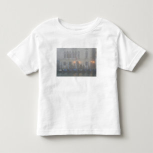 T-shirt Pour Les Tous Petits Italie, Venise. Une rangée de gondoles vues à trav
