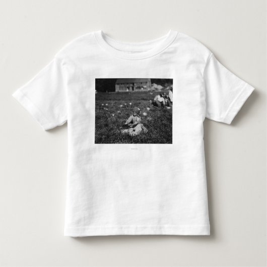 T-shirt Pour Les Tous Petits Jeune fille cueillir des canneberges Photo (Devant)