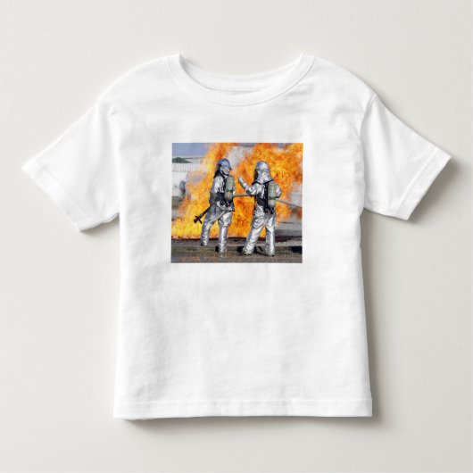 T-shirt Pour Les Tous Petits Les pompiers combattent un incendie simulé (Devant)