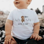 T-shirt Pour Les Tous Petits Première anniversaire de la forêt d'ours<br><div class="desc">Un ours d'aquarelle tient un drapeau avec un numéro "un" dans le dessin,  avec des arbres autour du dessin. Parfait pour votre fête d'anniversaire à thème d'ours de forêt ! Vous pouvez modifier le 'one' dans l'indicateur en n'importe quel nombre,  et modifier tout le reste du texte.</div>