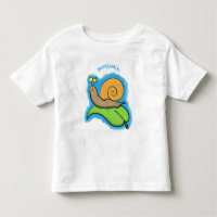 Un mignon escargot heureux sur une illustration d'