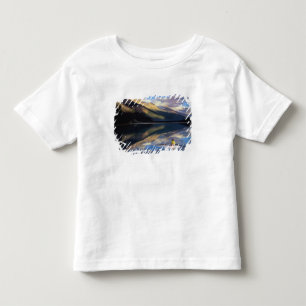 T-shirt Pour Les Tous Petits Un rameur sur le lac Banff au Canada MR)