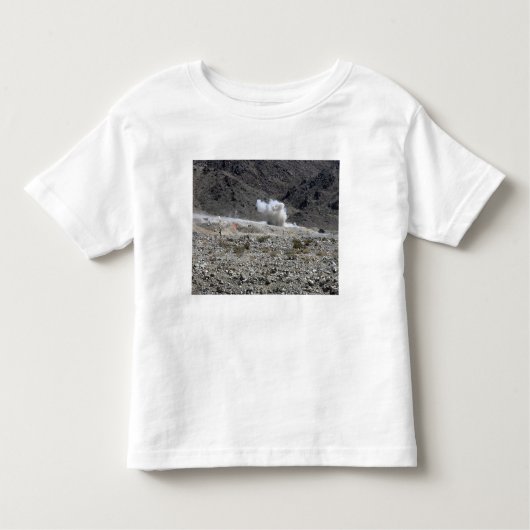 T-shirt Pour Les Tous Petits Un tour d'un lanceur de fusée AT-4 (Devant)