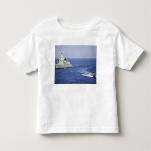 T-shirt Pour Les Tous Petits Une équipe de la marine portugaise dans un bateau 