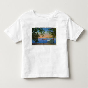 T-shirt Pour Les Tous Petits Voile et canots automobiles à la scène de parc de