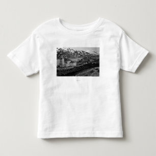 T-shirt Pour Les Tous Petits Vue de ville d'Unalaska, photographie de l'Alaska