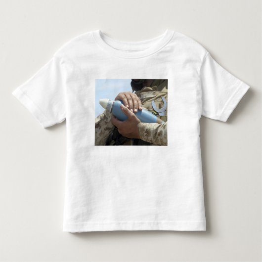 T-shirt Pour Les Tous Petits Vue d'ensemble d'un soldat faisant crader une muni (Devant)