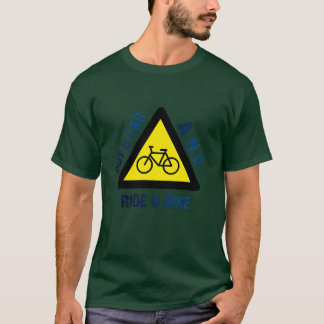 T-shirt pour tout ami qui MET SA VOITURE ET RODE SON VÉLO