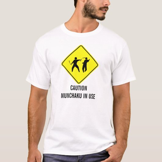T-shirt Précaution Nunchaku en service (Devant)