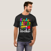 T-shirt Premier Jour D'Enseignant De Jardin D'Enfance Reto (Devant entier)