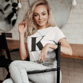 T-shirt Première lettre | Monogram Modern Stylish Trendy