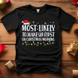 T-SHIRT PRESQUE À SE RÉVEILLER D'ABORD LE MATIN DE NOËL<br><div class="desc">Amusant T-shirts de famille pour adultes. Portez-vous à Noël, à la fête de Noël, ou offrez-en des cadeaux. Tshirt Unisex. Des tee - shirts de haute qualité viennent dans votre choix de différents "Très probables" de dire. Costume familial sur le thème de Noël A - Très susceptible de décorer pour...</div>