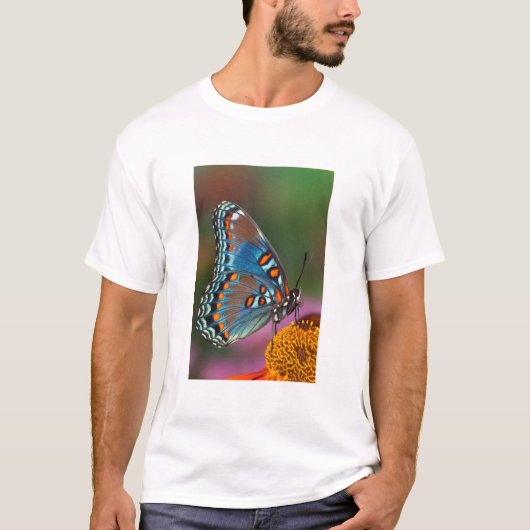 T-shirt Profil de papillon sur une fleur (Devant)