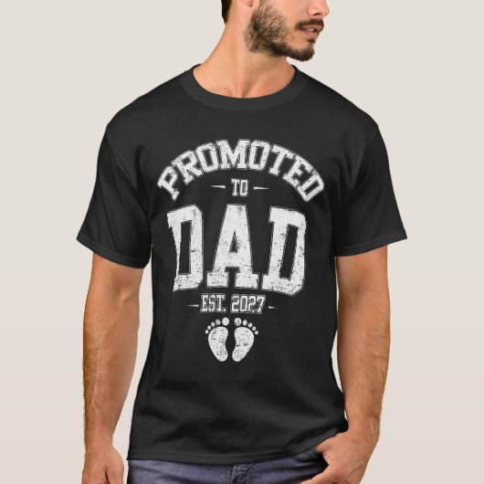 T-shirt Promoted To Dad Est 2027 New Mom Daddy Fathers Day (Devant)