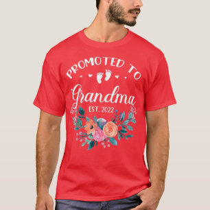 T-shirt Promoted To Grandma Est 2022 Women Flower First Ti