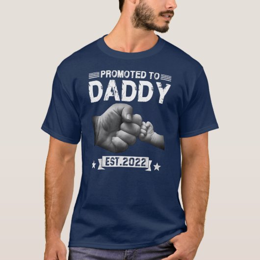 T-shirt Promu À Daddy Est 2022 Fête des pères Rétro Nouvea (Devant)