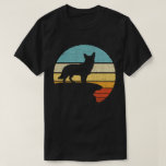 T-shirt Propriétaire Suédoise Vall Retro Vintage Chien Pup<br><div class="desc">un design vintage et rétro pour les propriétaires de Vall suédois, les amateurs de chiots et le design amoureux des chiens, Pour papa, maman, son, oncles, frères, cousins, grand-pas, et amis qui adorent leurs compagnons furieux et s'assurer de fournir un excellent soin de leurs hounds. un design sympa d'une silhouette...</div>