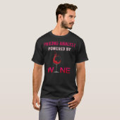 T-shirt Propulsé Par L'Analyste De La Tarification Du Vin (Devant entier)