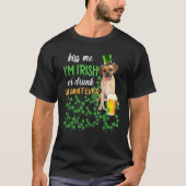 T-shirt Puggle Kiss Me Je suis Irlandais Ou Irlandais Ou P (Devant)