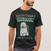 T-shirt Puisque Sheepadoodle possédé tout est juste un (Devant)