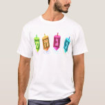T-shirt Quatre chemises d'obscurité de Dreidels<br><div class="desc">Quatre dreidels multicolores montrant la nonne,  le gimel,  le hei,  et le tibia. Feinte de Nes Gadol Hayah. Une conception de Chanukah.</div>