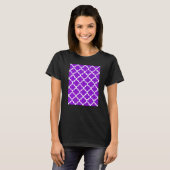 T-shirt Quatrefoil Pattern In White Outline On Purple (Devant entier)