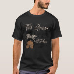 T-shirt Queen Est Née En Octobre Black Girl Birthday Moth<br><div class="desc">Queen Est Née En Octobre Fille Noire Anniversaire Fête des Mères.</div>