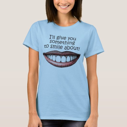 T-shirt quelque chose-à-sourire-au sujet de (Devant)