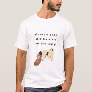 T-shirt qui a besoin d’un lit lorsqu’il y a une chaussure