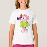 Rabbit comme coiffeur avec sèche-cheveux