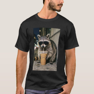 T-shirt Raton laveur buvant un café glacé Mème d'animal dr