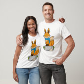 T-shirt Renard avec Écharpe sur Rocher (Unisexe)