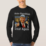 T-shirt Rendre sa grandeur à Hanoukka Trump Chanukah<br><div class="desc">Rendre à l'Hanoukka sa grandeur Trump Jewish Ugly Chanukah Sweater pour les Républicains hommes femmes garçons filles qui sont les patriotes des États-Unis partisans de Trump amoureux de la culture de la tradition juive,  menorah,  tournez l'usure rêvée en vacances yiddish ou hébreu en décembre.</div>
