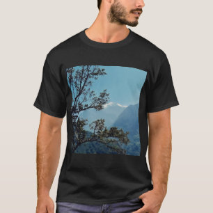 T-shirt représentant des sommets enneigés