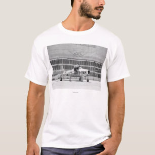 T-shirt République F-84F sur la rampe au champ de Moffett