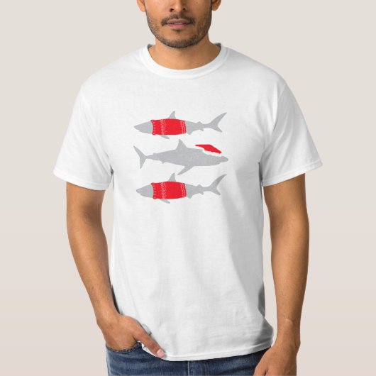 T-shirt Requins de Noël en chapeaux de Père Noël et pulls (Devant)