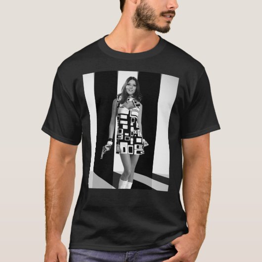 T-shirt Rest In Peace Diana Rigg Essential  (Devant)