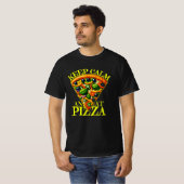 T-shirt restez calme et mangez des pizzas (Devant entier)