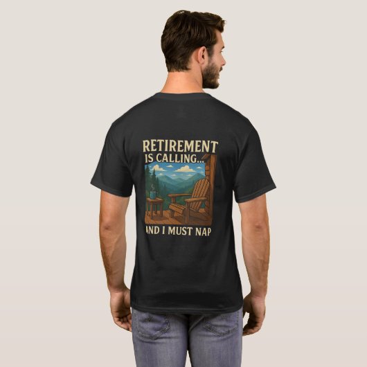 T-shirt 🏞️ Retirement is Calling... and I Must Nap (Dos entier)