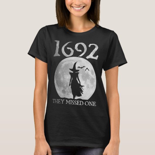 T-shirt Rétro 1692 Ils Ont Manqué Une Sorcière Salem 1692  (Devant)