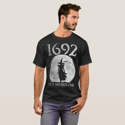T-shirt Rétro 1692 Ils Ont Manqué Une Sorcière Salem 1692 (Devant entier)