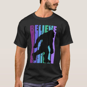 T-shirt Retro Bigfoot Croire Yeti Purple Pink Graphic Des