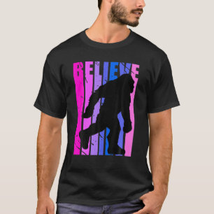 T-shirt Retro Bigfoot Yeti Vintage Distressed Fun Birthday