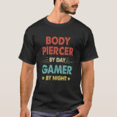 T-shirt Retro Body Piercer By Day Gamer By Night (Devant)