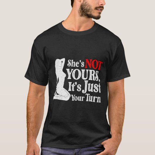T-shirt Retro Funny Sarcastic She Is Not Yours It Is Just  (Devant)