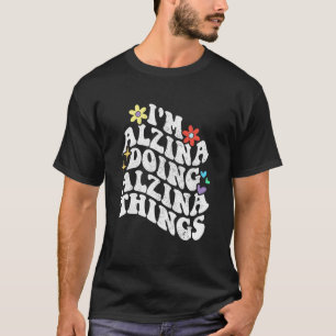 T-shirt Rétro Groovy Je suis Alzina faisant des choses d'A